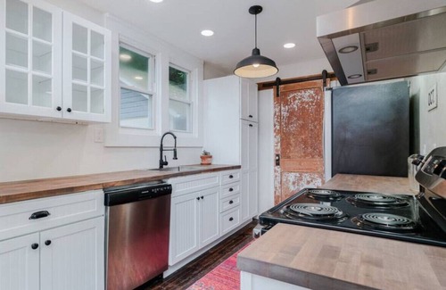New London Apartment | The Good Home · Walk to L+M Hospital/Near Mystic!