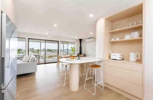 Goolwa Beach House | The Gooldives- pet friendly, fireplace, fire pit