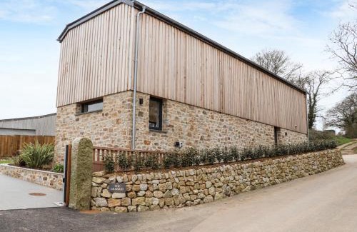 Mawnan Smith House | The Granary at Boskensoe Barns
