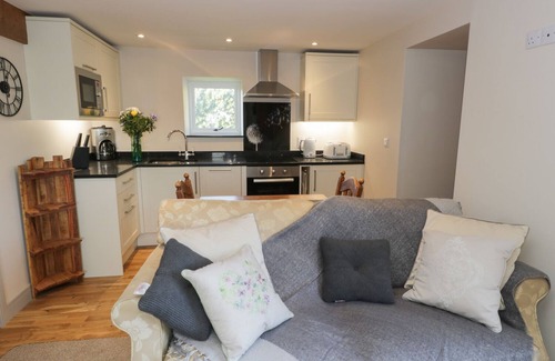 Newland Near Ulverston Apartment | THE GRANARY LOFT, with a garden in Bardsea