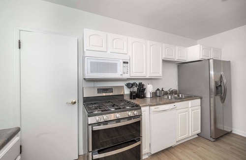 Ludlow Apartment | The Grand Elm Suite 1 Sleeps 4