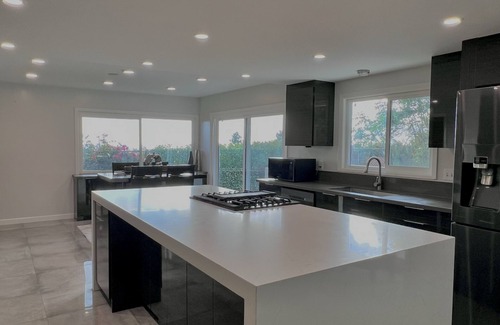 Whittier House | The Grand Whittier 35 Mins, Disneyland, Knotts, Dodger Stadium, Hollywood, DTLA.