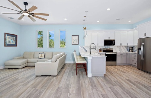 Fort Myers Beach House | "The Grander House" Spacious 6-BR 6 Bath house w/elevator