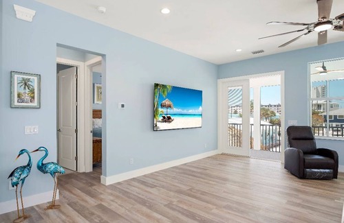 Fort Myers Beach House | "The Grander House" Spacious 6-BR 6 Bath house w/elevator