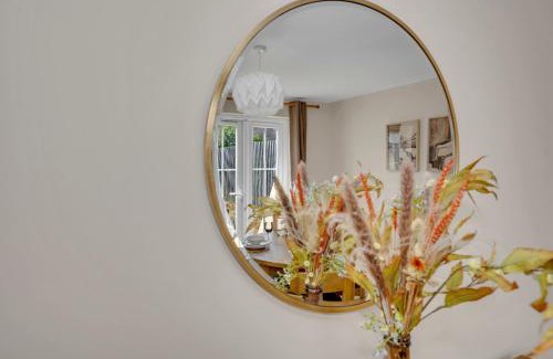Martlesham Heath House | The Grange Luxe3, 4 Bedroom House,5-beds,Spacious,contractor,family,Internet,free parking,group,study,relocation,easily accessible in Ipswich,Kesgrave