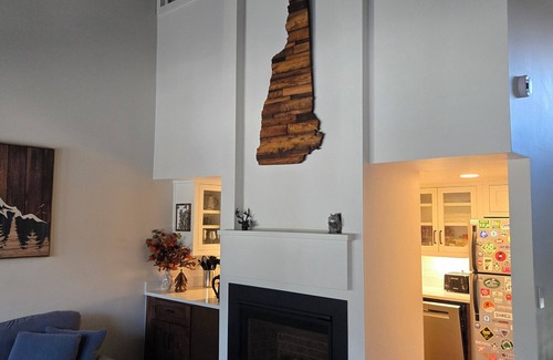 Lincoln House | The Granite Ledge: 3 bed,1.5 bath townhouse w/AC. Across from Loon MTN, Sleeps 8