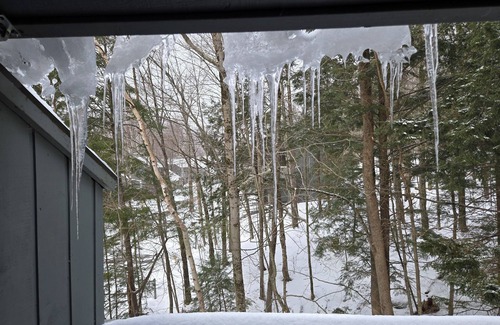 Lincoln House | The Granite Ledge: 3 bed,1.5 bath townhouse w/AC. Across from Loon MTN, Sleeps 8