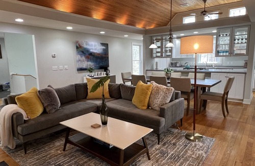 Niobe House | The Gray Owl - A Modern Cottage for 8 with Hot tub