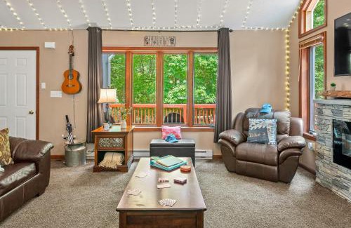 Albrightsville House | The Great Escape by AvantStay Game Room Hot Tub