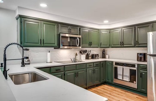Elkton House | The great escape! Hot Tub, Movies, Games 10min SNP