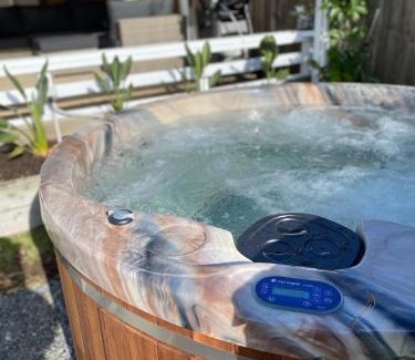 Whitianga House | The Great Escape, Luxury Waterfront, HotTub