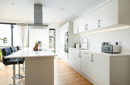 Holworth House | The Great Escape (WI02), beautiful lakeside property with lake access