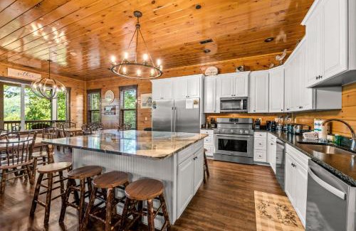 Gatlinburg House | The Great Maple Retreat by Stony Brook Cabins