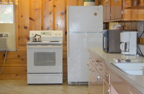 Lake Isabella Cabin | The Green Cabin - A Forest Escape 5 Min to Lake & 20 Min to River