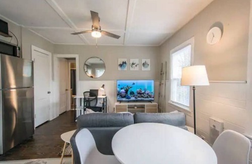Hendersonville Apartment | The Green Door Cottage