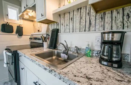Hendersonville Apartment | The Green Door Cottage