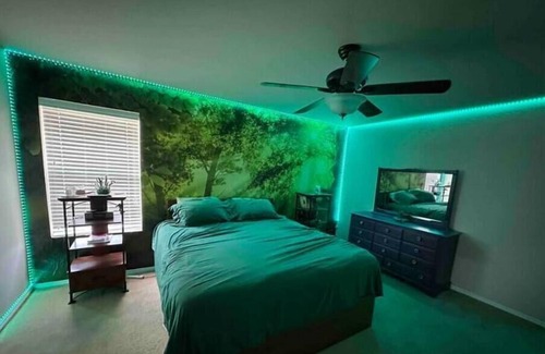 Fort Worth House | The Green House; SELF CHECK IN