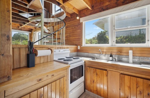 Waitarere Beach House | The Green House - Waitarere Beach Retreat
