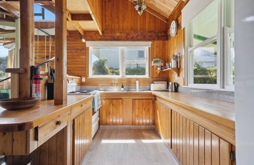 Waitarere Beach House | The Green House - Waitarere Beach Retreat