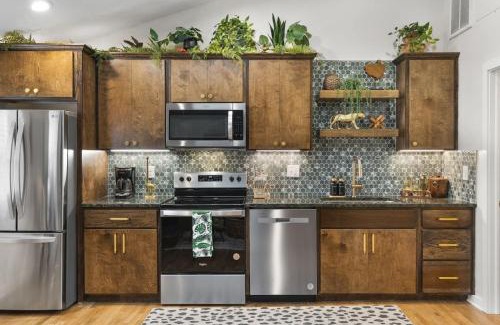 Greenwood House | The Green Jungle - Near Restaurants, Coffee and Bars