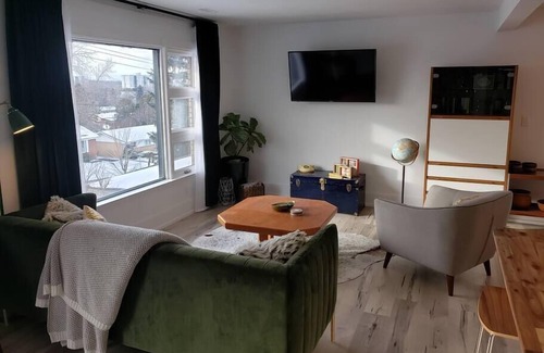 London House | "The Green Space" 2BR Pvt Balcony & Chefs Kitchen