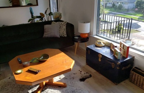 London House | "The Green Space" 2BR Pvt Balcony & Chefs Kitchen