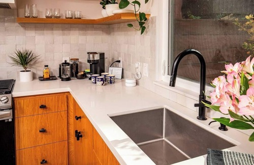 Tehachapi House | The Green Street Micro Village - Modern Tiny Homes w/Hot Tub!