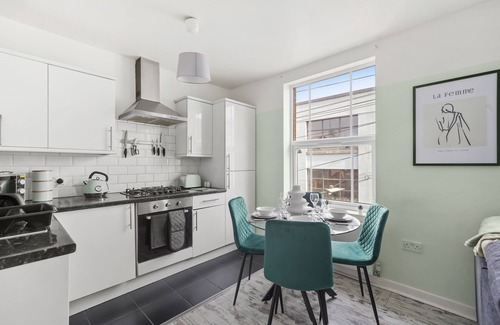 Bristol Apartment | The Green Suite in Bristol City Centre