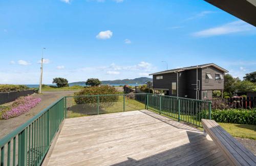 Paraparaumu Beach House | The Green Trout - Paraparaumu Beach Holiday Home