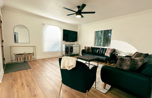 Riverside House | The Greenfield Gallery minutes to Downtown Riverside