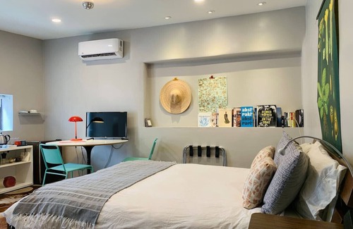 Marfa House | The Greenhouse : Cozy Adobe Casita for 2