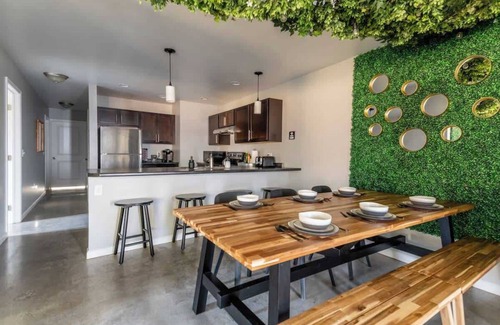 South Hill House | The Greenhouse: Modern Rural Escape