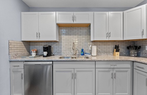 Bowling Green House | The Grey Estate - 4BR/2BA