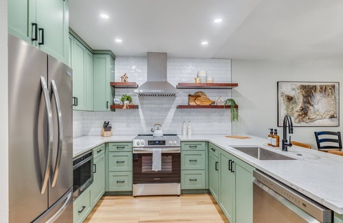Downtown Leavenworth Condo | The Griffith's House - Stylish Comfort Close to All Things Leavenworth!
