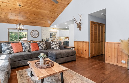 Winter Park House | The Grizzlies Den - Arcade Game Room, Pool Table, Air Hockey, Deck, BBQ, AC