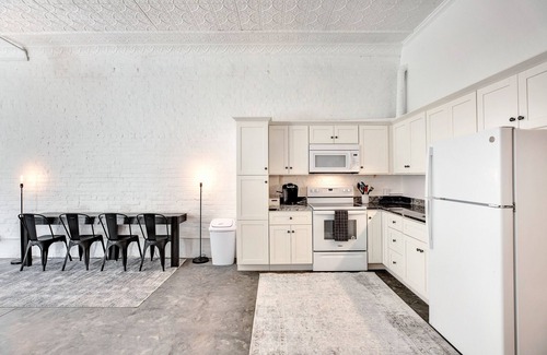 New Market House | The Grocery - Cozy, Spacious Downtown Building