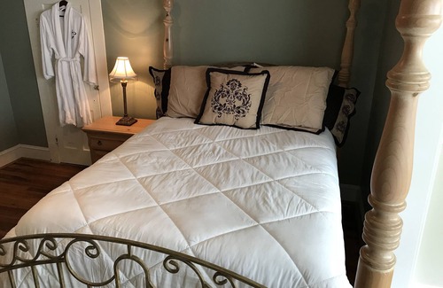 Greensboro House | The Groome Inn conveniently located 10 minuets from Highpoint and Greensboro.