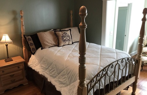 Greensboro House | The Groome Inn conveniently located 10 minuets from Highpoint and Greensboro.