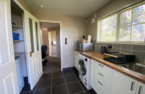 Mosgiel Apartment | - The Ground Floor Guest Suite, Mosgiel Dunedin NZ