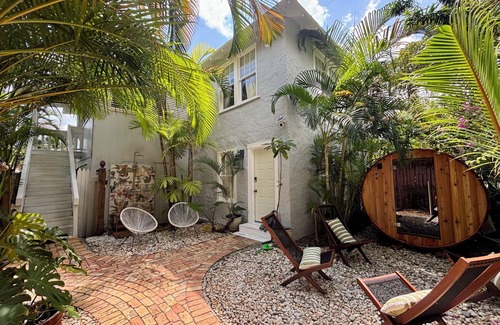 Palm Beach - West Palm Beach Villa | The Grove Club: Palm Beach elegance, heated pool