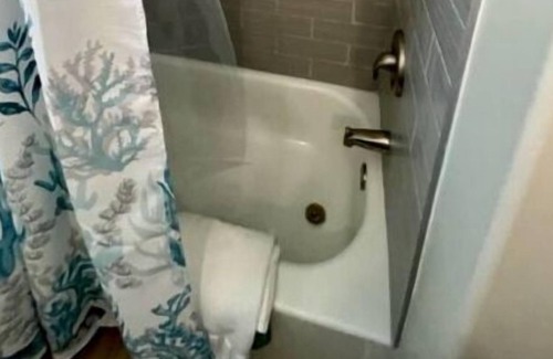 Morehead City Apartment | The Grove House Near the Sea - Newly Renovated 6 minutes from downtown