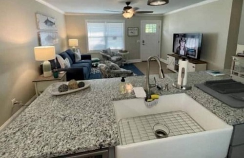 Morehead City Apartment | The Grove House Near the Sea - Newly Renovated 6 minutes from downtown