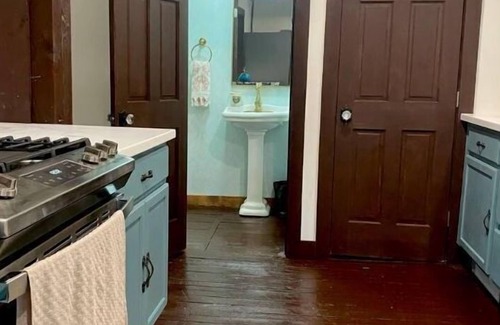 Valois House | The Guest House at Peach Orchard