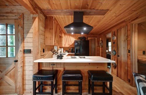 Big Canoe House | The Guest House - Historic Log cabin in Big Canoe