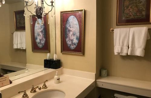 Natchez Bed & Breakfast | The Guest House Historic Mansion