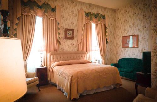 Natchez Bed & Breakfast | The Guest House Historic Mansion