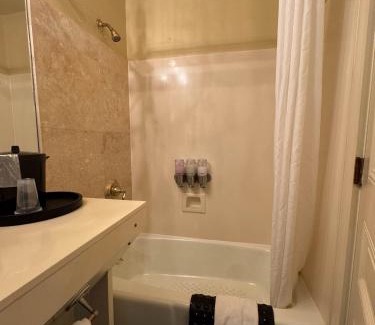 Natchez Bed & Breakfast | The Guest House Historic Mansion