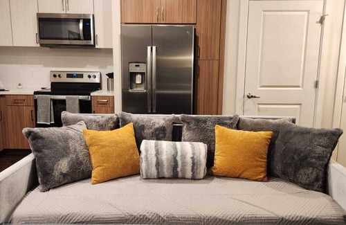 The Gulch Apartment | The Gulch Between Nashville's Music Row/Downtown Luxury Apt. walk to Broadway.