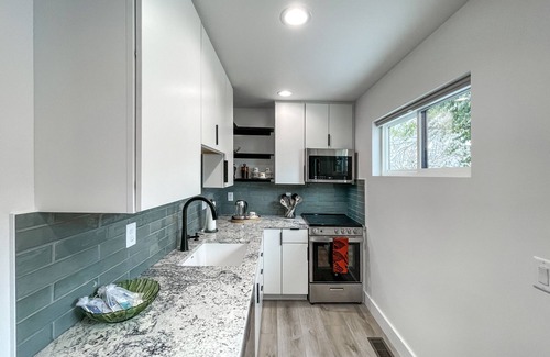 Buena Vista Apartment | The Gunni Shack - One Block from Downtown