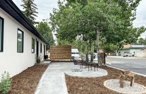 Buena Vista Apartment | The Gunni Shack - One Block from Downtown